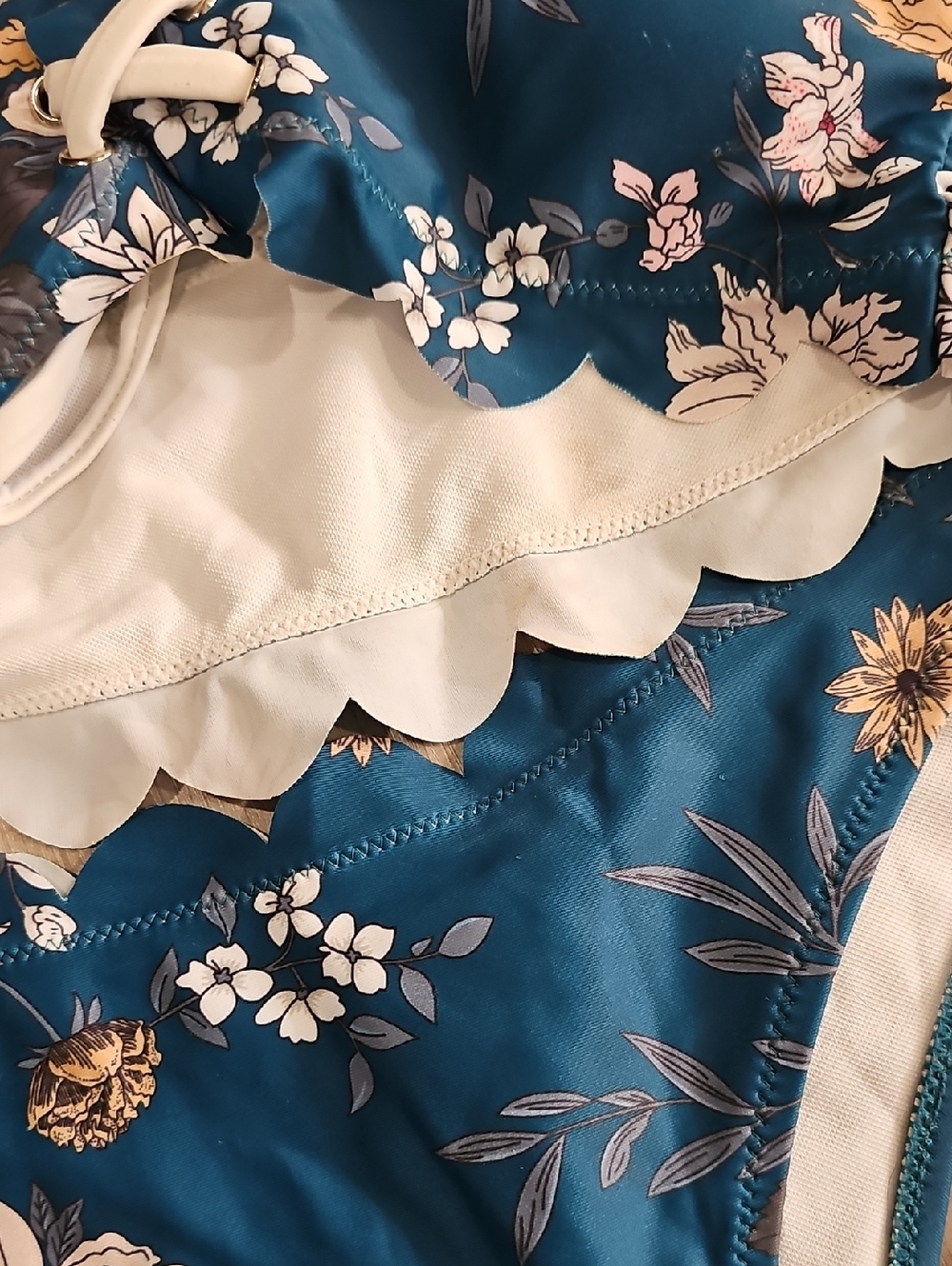 Zaful White and Teal Floral Scalloped Bikini - Picture 4 of 5